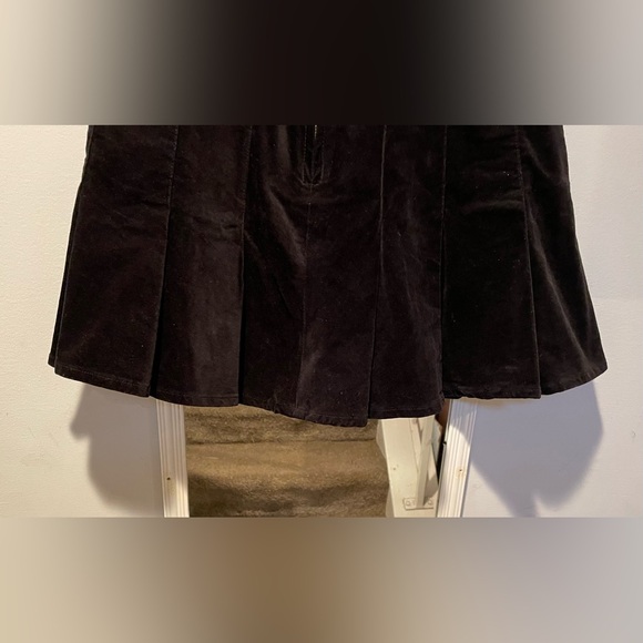 Women’s Black Pleated Mini Skirt. Clean and in Good Condition. Size Small. $7 - Picture 2 of 5